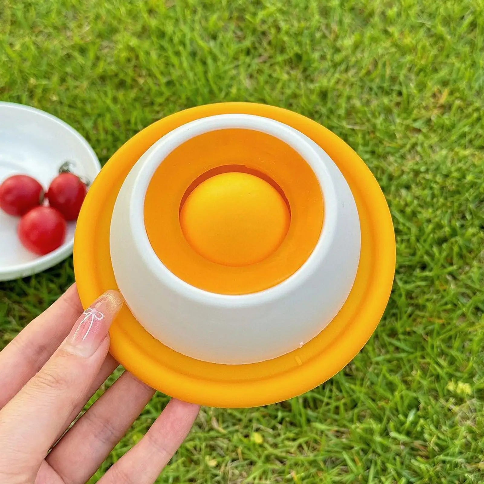 Pet Licking Bowl – Slow Feeder & Interactive Toy for Dogs & Cats