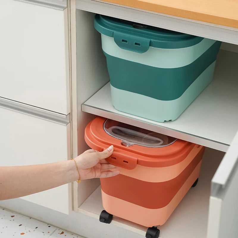 Collapsible Pet Food Storage Container – Airtight & Space-Saving (13 / 33 LB)